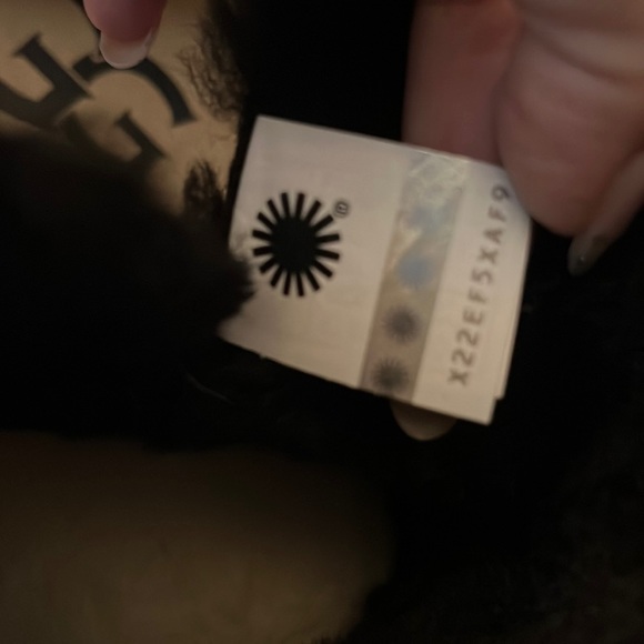 New UGG Zariyah Water Repellent Ankle Boot - Picture 6 of 11